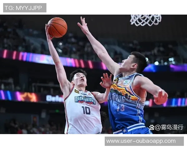 三球短暂出战15分钟高效表现三分球命中率50贡献11分2篮板3助攻