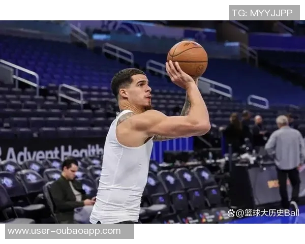 小迈克尔波特表现出色半场11投5中贡献14分三分球命中率高达50