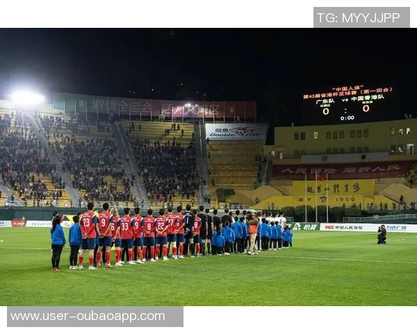 姜至鹏强行阻止主裁判出牌引发争议广东省港杯点球判罚引发热议